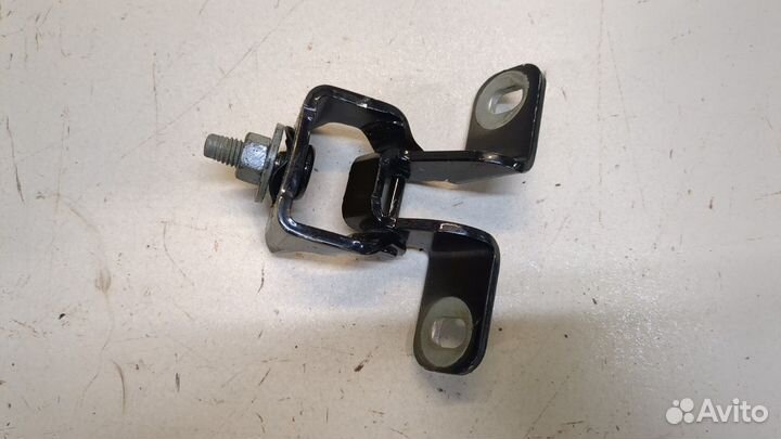 Петля крышки багажника левая Chevrolet Trax 2023