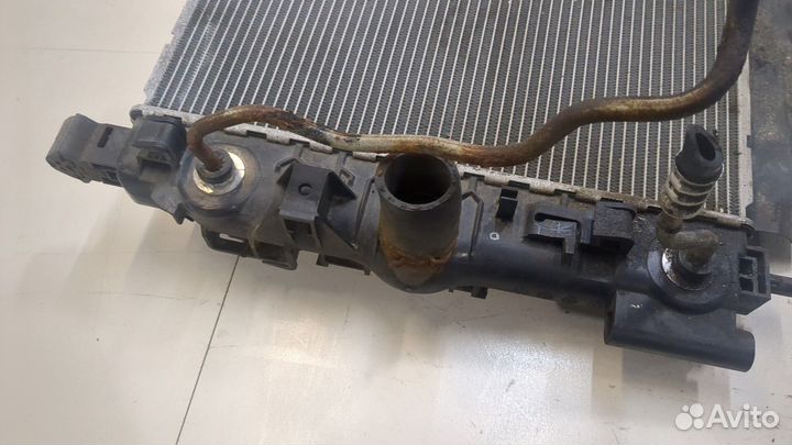 Радиатор охлаждения двигателя Opel Zafira C 2011
