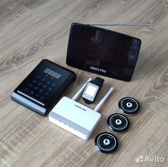 Кнопка вызова официанта в комллекте с часами табло