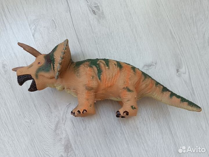 Экшн-фигурки динозавров доисторического периода