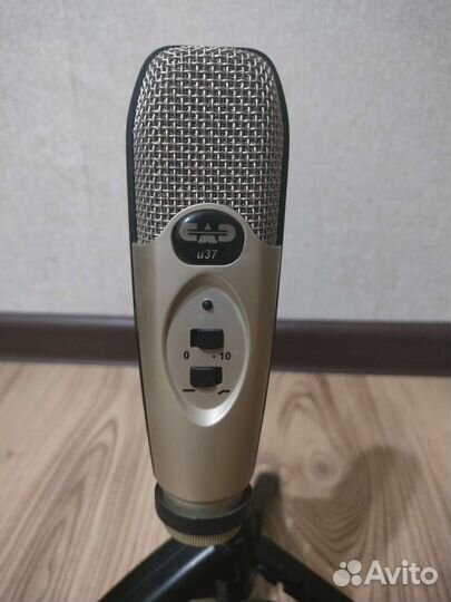 Конденсаторный USB микрофон CAD-u37