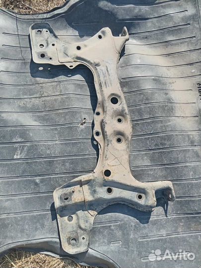 Подрамник toyota corolla 100