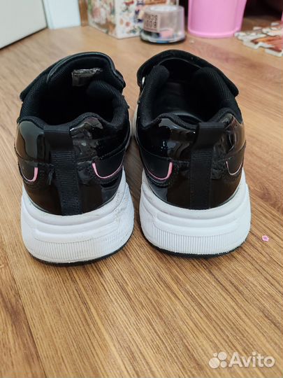 Кроссовки р. 33