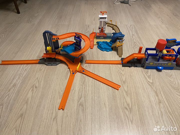 Игровой набор Hot Wheels акула,автомойка,заправка