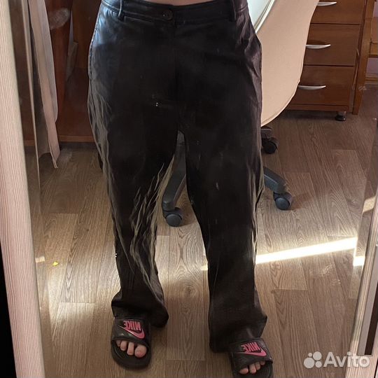 Брюки кожаные mango