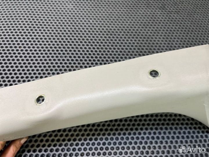 Обшивка стойки прав. перед. Toyota FJ cruiser