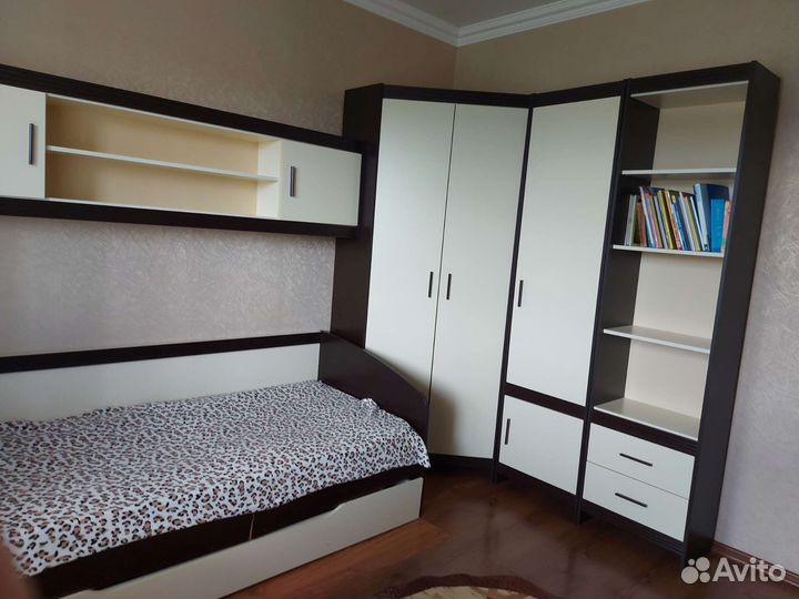 Угловой шкаф с полками б/у