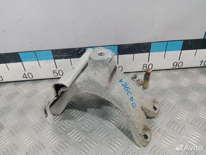 Б/У Кронштейн двигателя левый#004