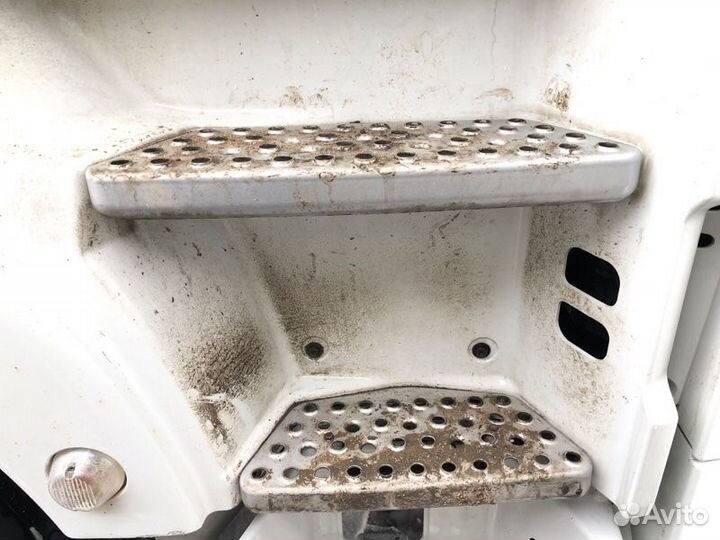 Корпус подножек правый Man