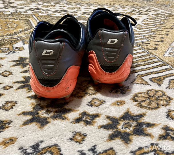 Бутсы спортивная обувь кеды