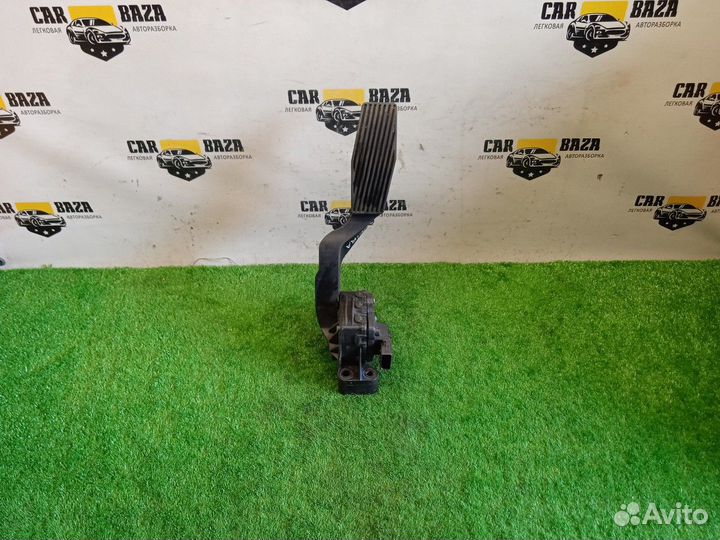 Педаль акселератора (газа)