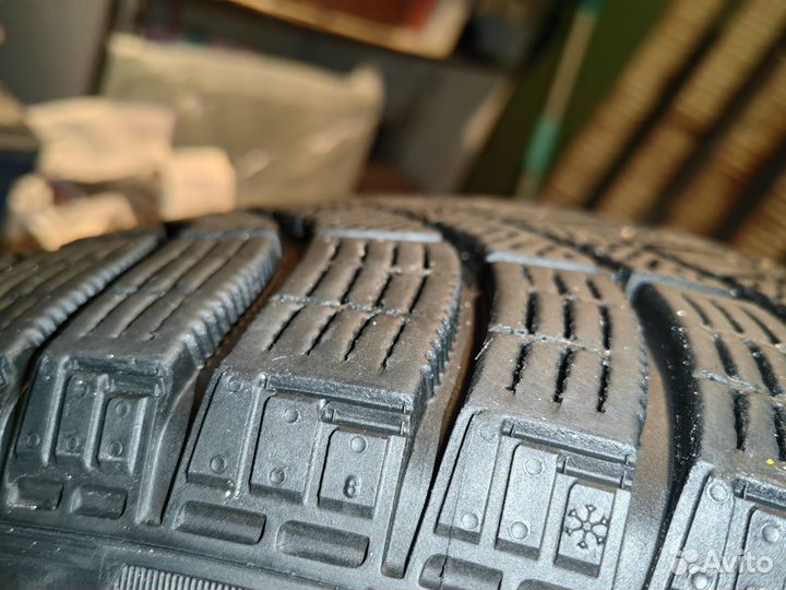 Pirelli Ice Zero FR 235/55 R18 104T