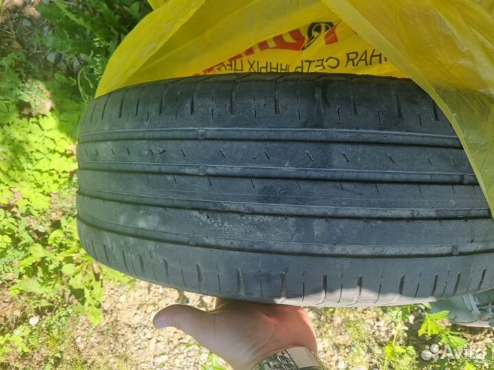 Kumho Ecsta HS51 215/60 R16 95