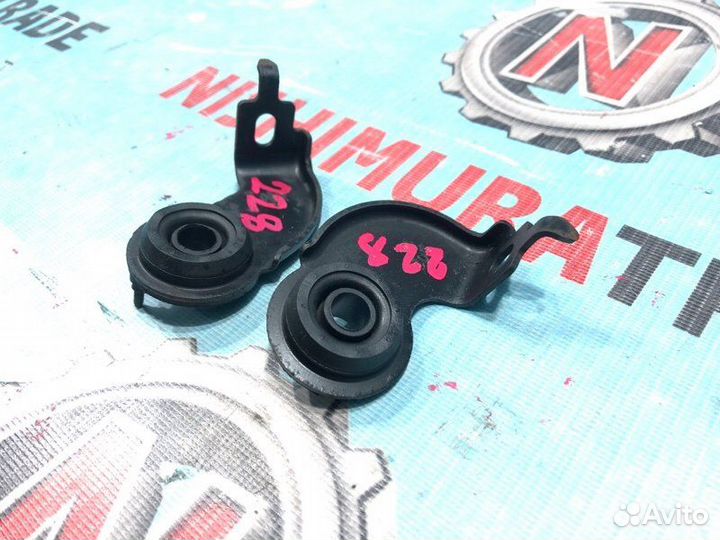 Крепление радиатора кондиционера Toyota Ipsum