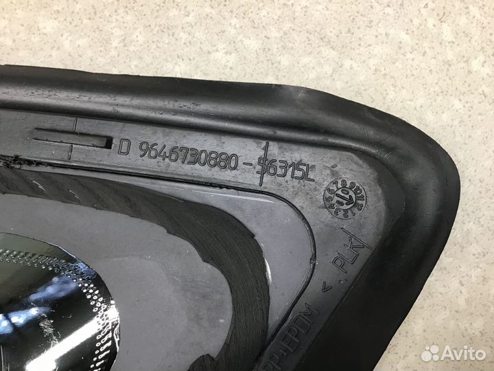 Стекло кузовное глухое правое Citroen C4 2005-2011