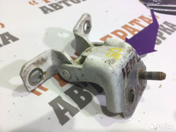 Петля верхняя задней двери Прав. Мазда 6 2018г