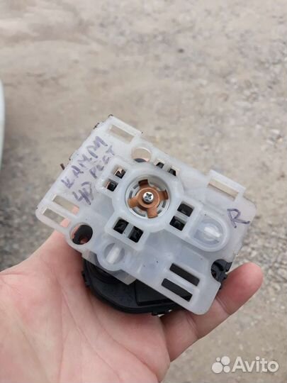 09-11 Камри Моторчик зеркала правого Рест Camry 40