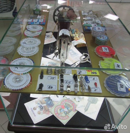 Интерьерная композиция/швейная машинка Зингер