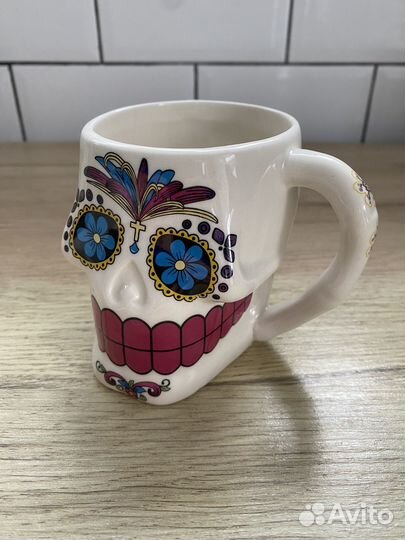 Кружка в виде черепушки по мексиканским мотивам