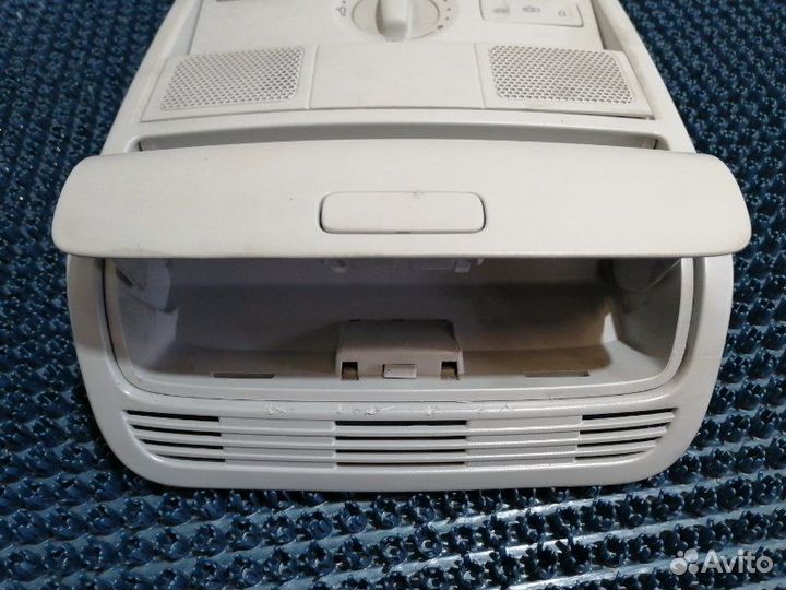 Плафон салонный Volkswagen Passat