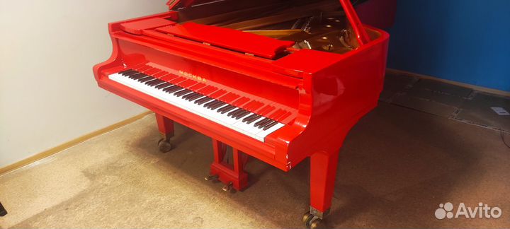 Рояль Москва красный