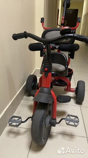 Велосипед каталка детский с родительской ручкой