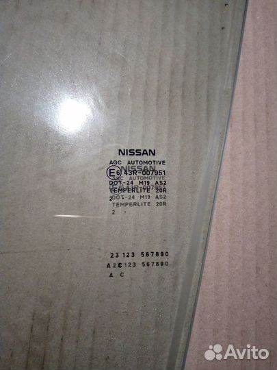 Стекло двери передней левой Nissan Juke F15