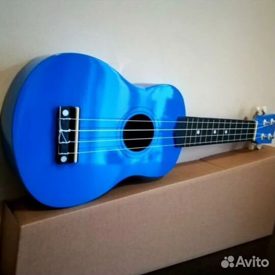 Укулеле сопрано Belucci ярко-голубое новое