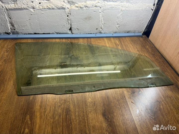 Стекло двери переднее правое Ford Mondeo III 2