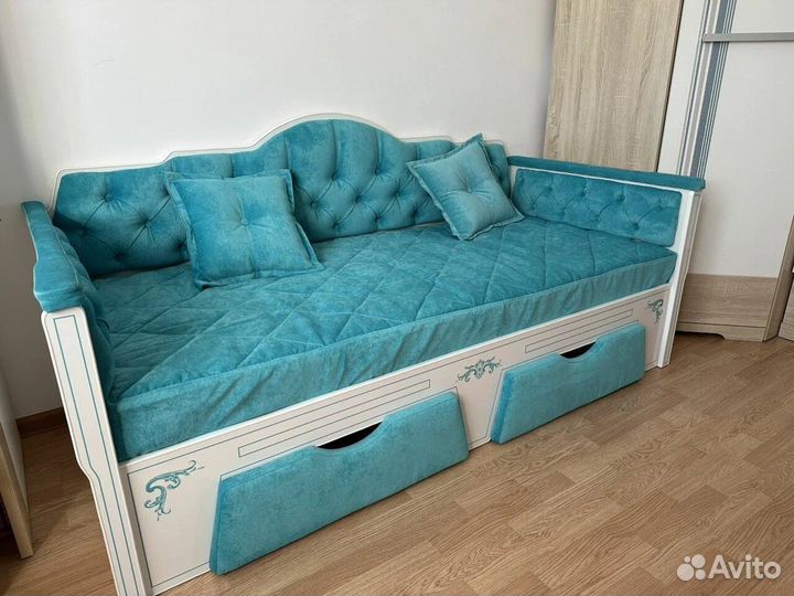 Детская кроватка - диванчик с каретной стяжкой