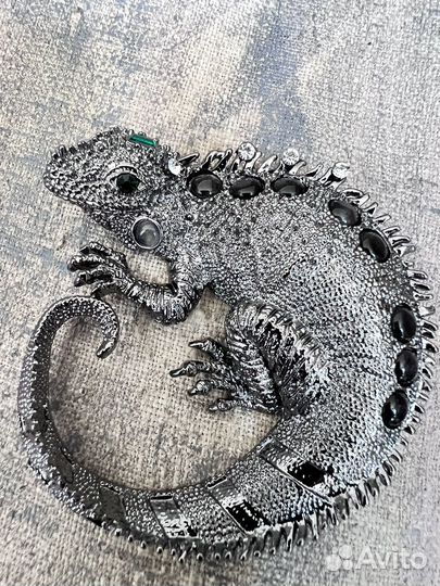 Костюмная анималистическая брошь