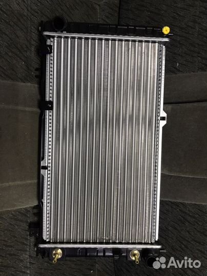 Новый Радиатор ваз 2190 под АКПП