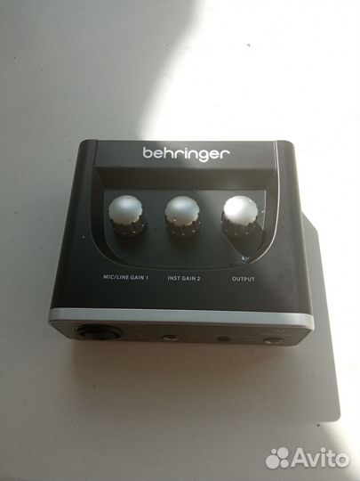 Звуковая карта Behringer u phoria um2