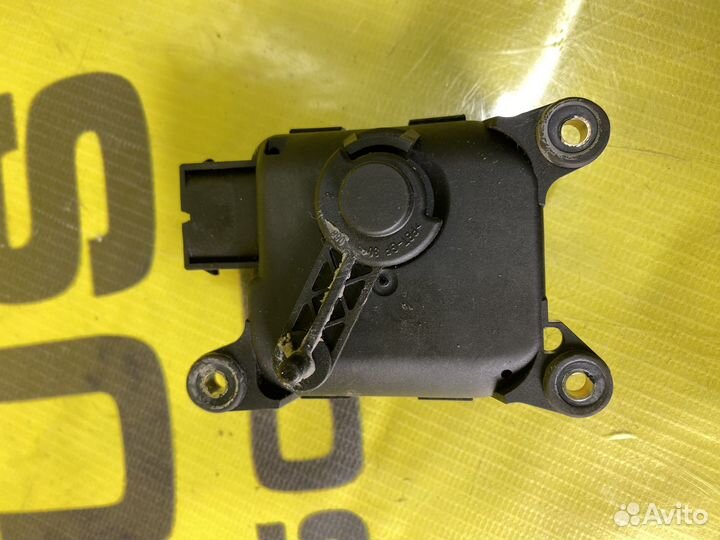 Моторчик заслонки отопителя 132801150 Rover 75