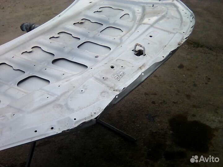 Капот от камри