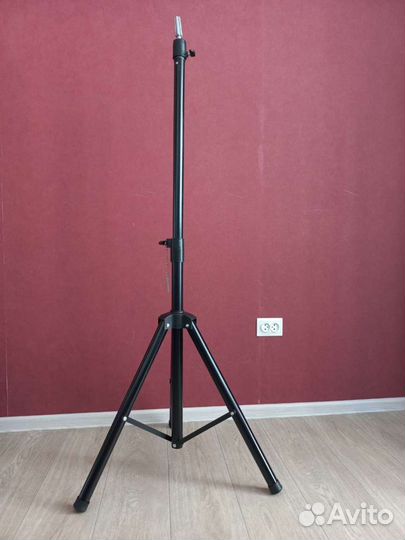 Штатив напольный тринога
