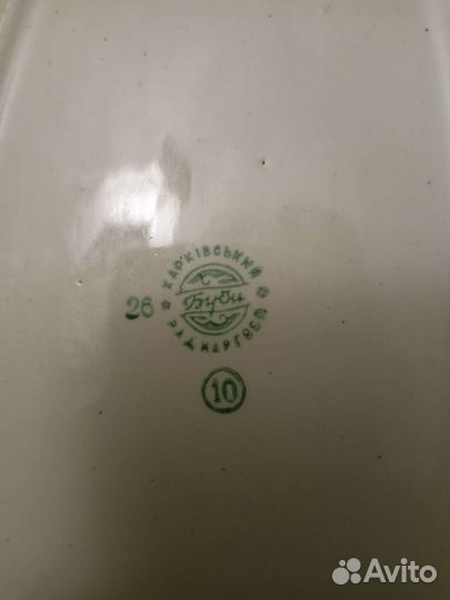 Фарфоровая посуда блюдо с золотой и синей каемкой