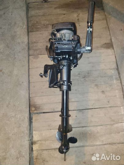 Лодочный двигатель