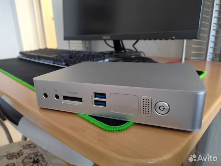 Неттоп Foxconn NanoPC AT-5570