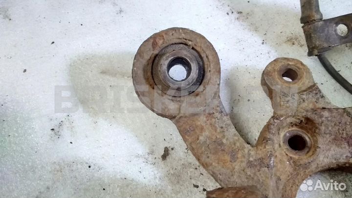 Кулак задний правый Хендай Соната 4 (EF)