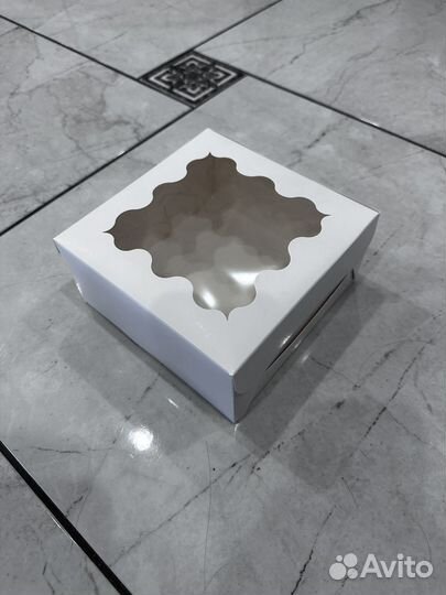 Коробка самосборная с окном белая