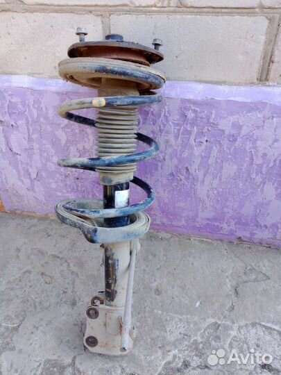 Стойка передняя левая Suzuki Liana 2006г