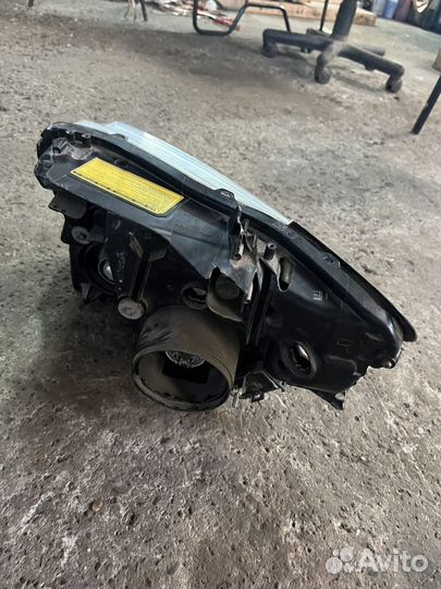 Правая фара Mitsubishi Pajero 4