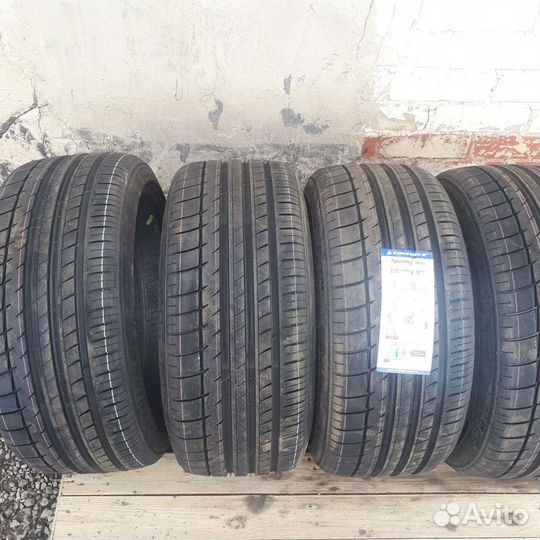 Triangle TH201 235/40 R18