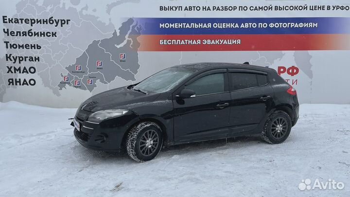 Кронштейн переднего бампера левый Renault Megane 3 622238150R
