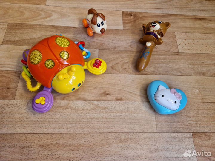 Развивающие игрушки для малышей пакетом