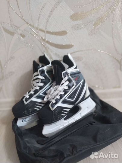 Коньки хоккейные детские