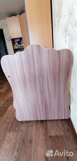 Детская кроватка с маятником