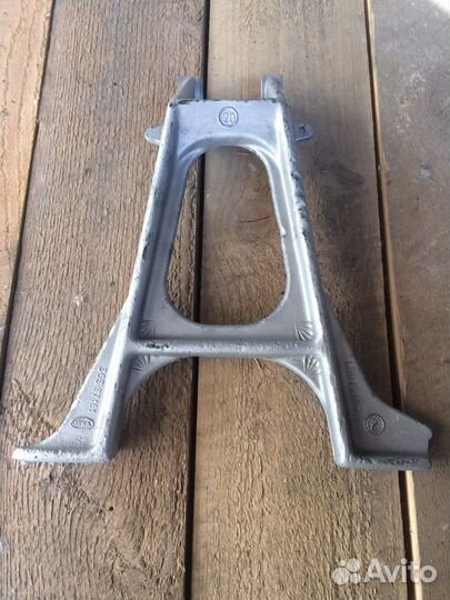 Центральная подножка ява старуха