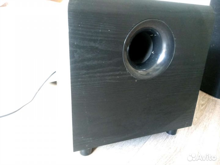 Активный сабвуфер AMC sub 200A